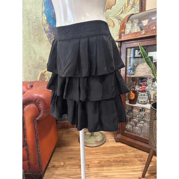 Banana Republic Black Tiered Ruffle Mini Skirt Silk-Like Cupro Size 8 Goth Boho - Picture 4 of 10
